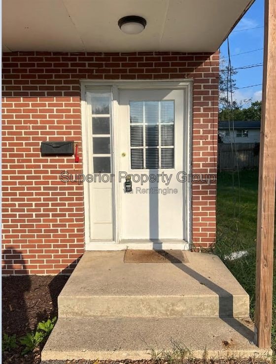 3B/1.5B unit in a 2-story apartment with a private basement and private rear patio. property image