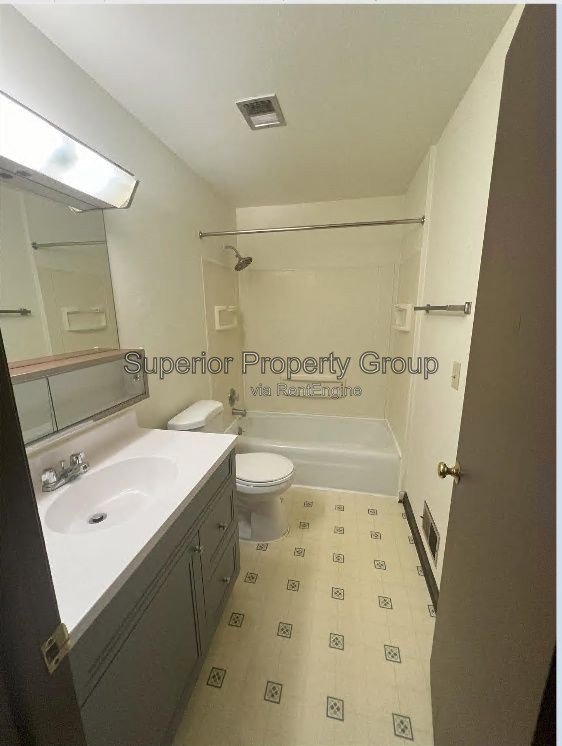 3B/1.5B unit in a 2-story apartment with a private basement and private rear patio. property image