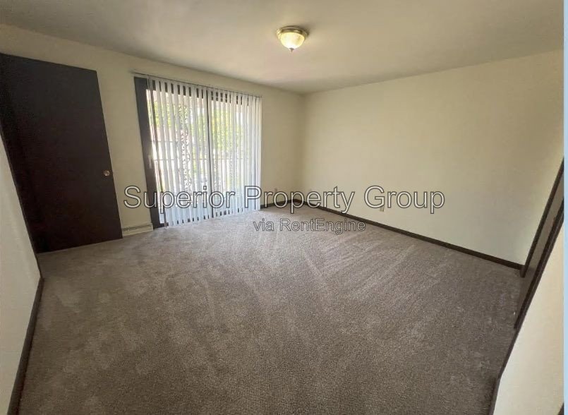 3B/1.5B unit in a 2-story apartment with a private basement and private rear patio. property image