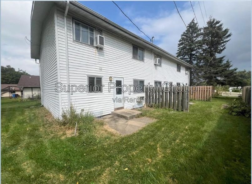 3B/1.5B unit in a 2-story apartment with a private basement and private rear patio. property image