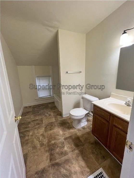 2B/1B Upper Unit in Duplex in Janesville! property image