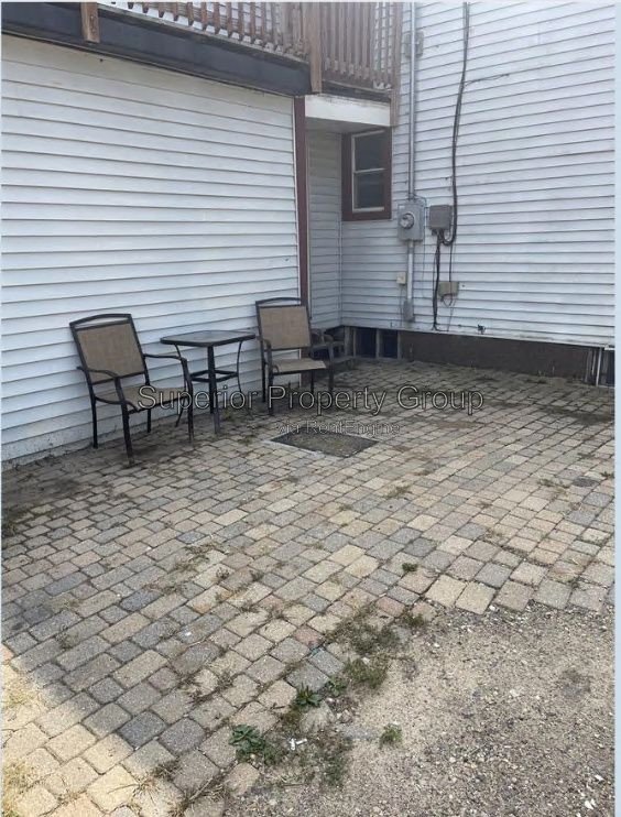 2B/1B in a 4-unit building with a large private balcony! property image